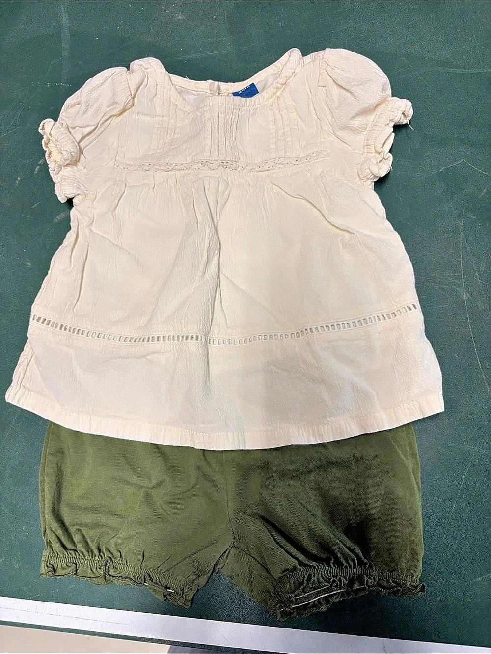 Old Navy Baby Outfit Set Cream & Green Size 18-24M